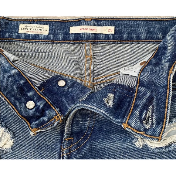 Levi’s Wedgie Distressed High Rise Jean Shorts 25 - Picture 4 of 4